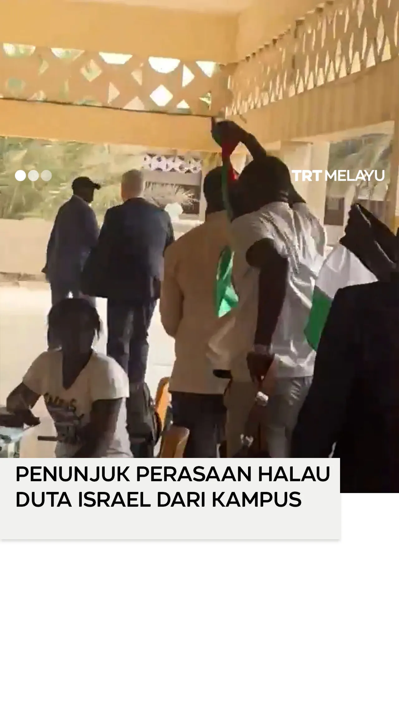Penunjuk perasaan halau duta Israel dari kampus